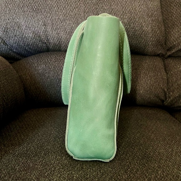 SOLD Portland Leather Goods Small Cucumber Juliette Tote - Picture 4 of 7
